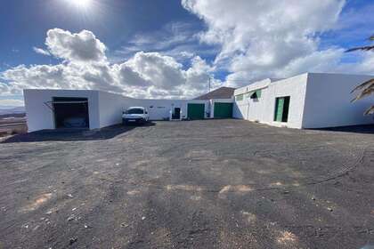 House for sale in La Asomada, Tías, Lanzarote. 